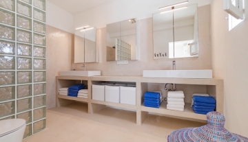 Resa Estates Ibiza te koop san Jose for sale 7 bedrooms apartment bathroom .jpg